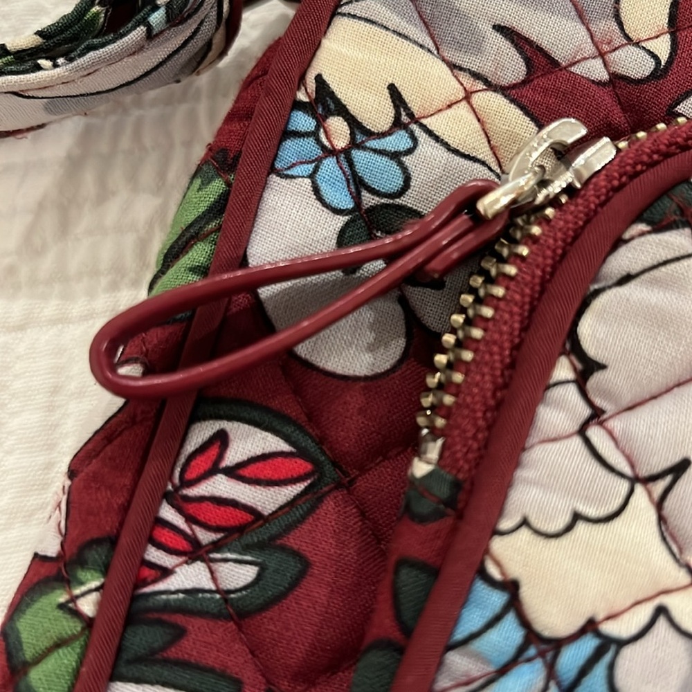 Sale! Vera Bradley cross body - Picture 3 of 7